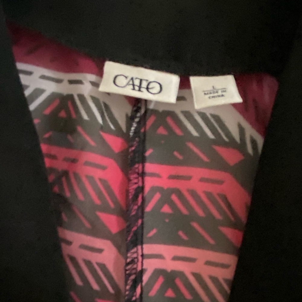 Chic Chevron Patterned Top - Picture 4 of 4